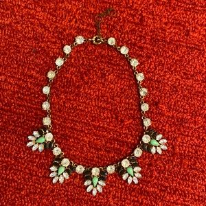 Elegant, retro-inspired necklace